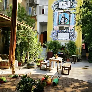 Backpacker , Tirana Albania